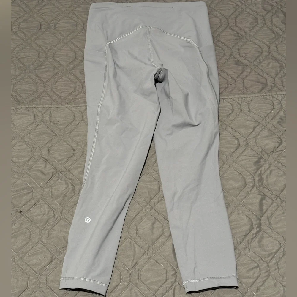 Lululemon Athletica Gray Leggings with Sleek Design​